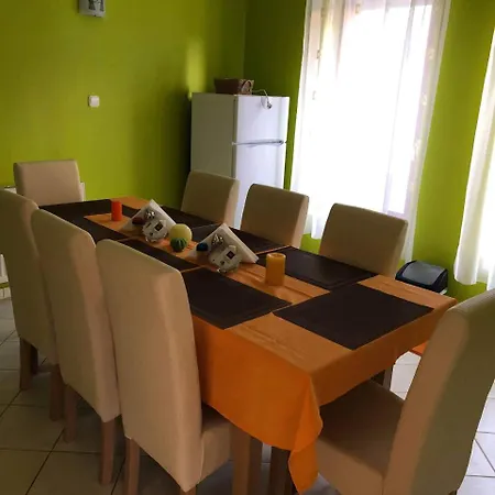 Kristaly Apartmanhaz Шарвар
