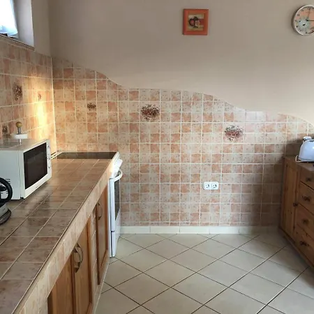 Kristaly Apartmanhaz Шарвар