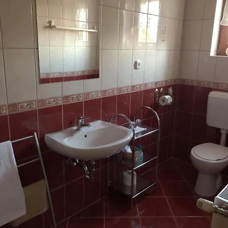 Kristaly Apartmanhaz Шарвар