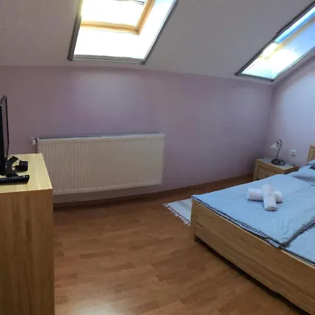 Kristaly Apartmanhaz Apartment *