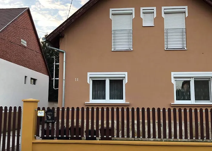 Kristaly Apartmanhaz דירה