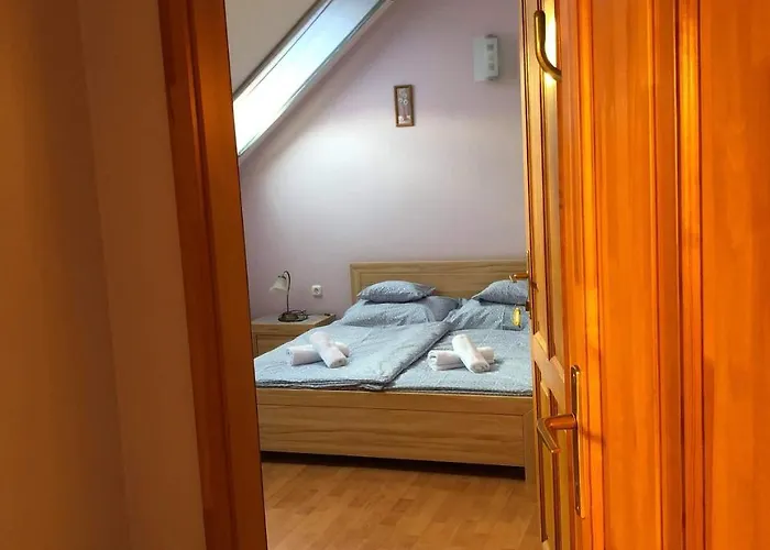 Kristaly Apartmanhaz شقة *