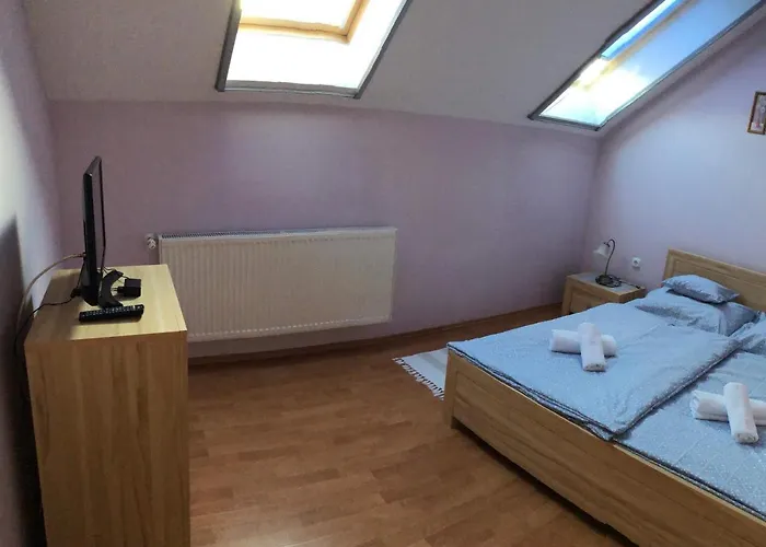 Kristaly Apartmanhaz شقة *