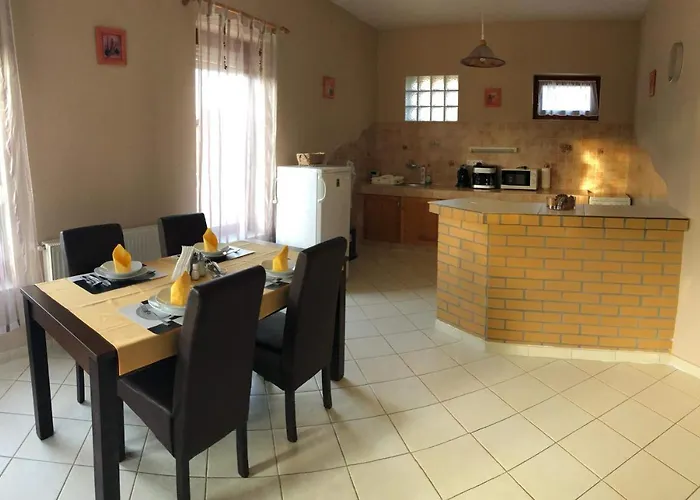 Kristaly Apartmanhaz شقة *